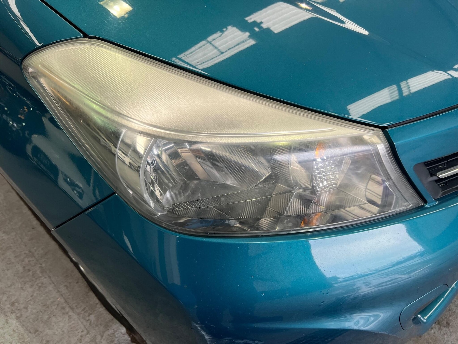 Used Toyota Yaris 2011 for sale - 76753140: Photo 45