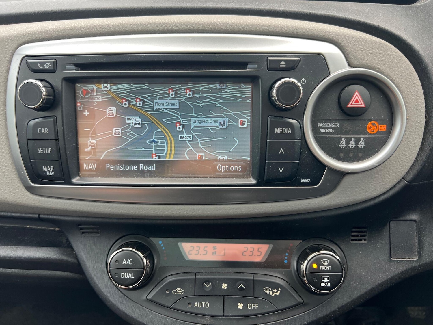 Used Toyota Yaris 2011 for sale - 76753140: Photo 47