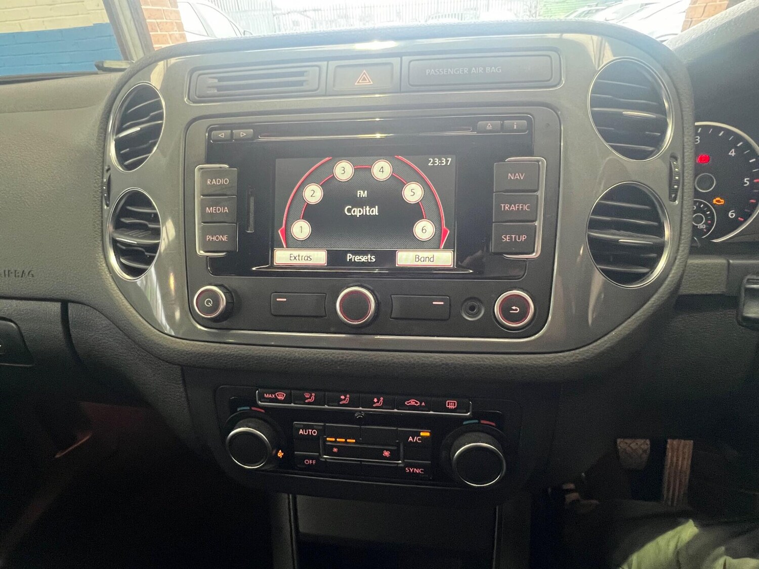 Used Volkswagen Tiguan 2015 for sale - 77574586: Photo 15