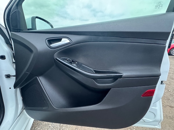 Used Ford Focus 2013 for sale - 76305853: Photo 28