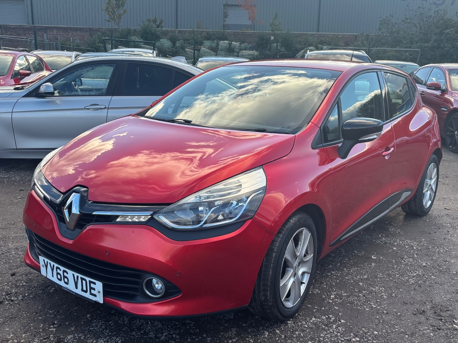 Used Renault Clio 2016 for sale - 76375454: Photo 2