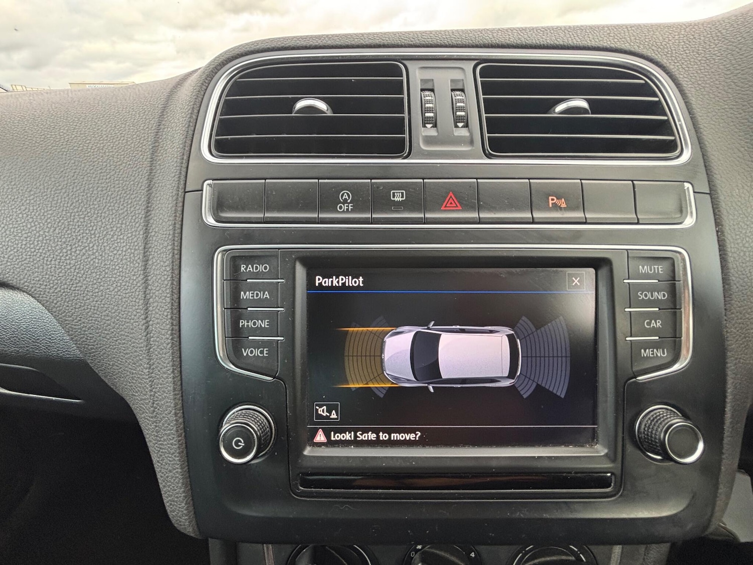 Used Volkswagen Polo 2017 for sale - 76620390: Photo 31