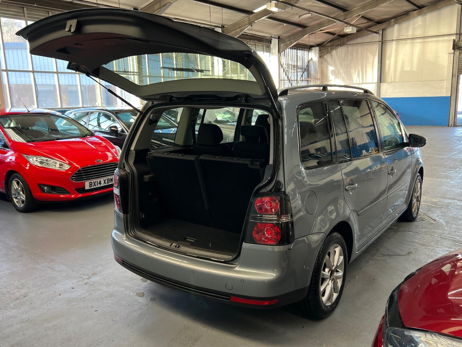 Used Volkswagen Touran 2010 for sale - 76620087: Photo 12