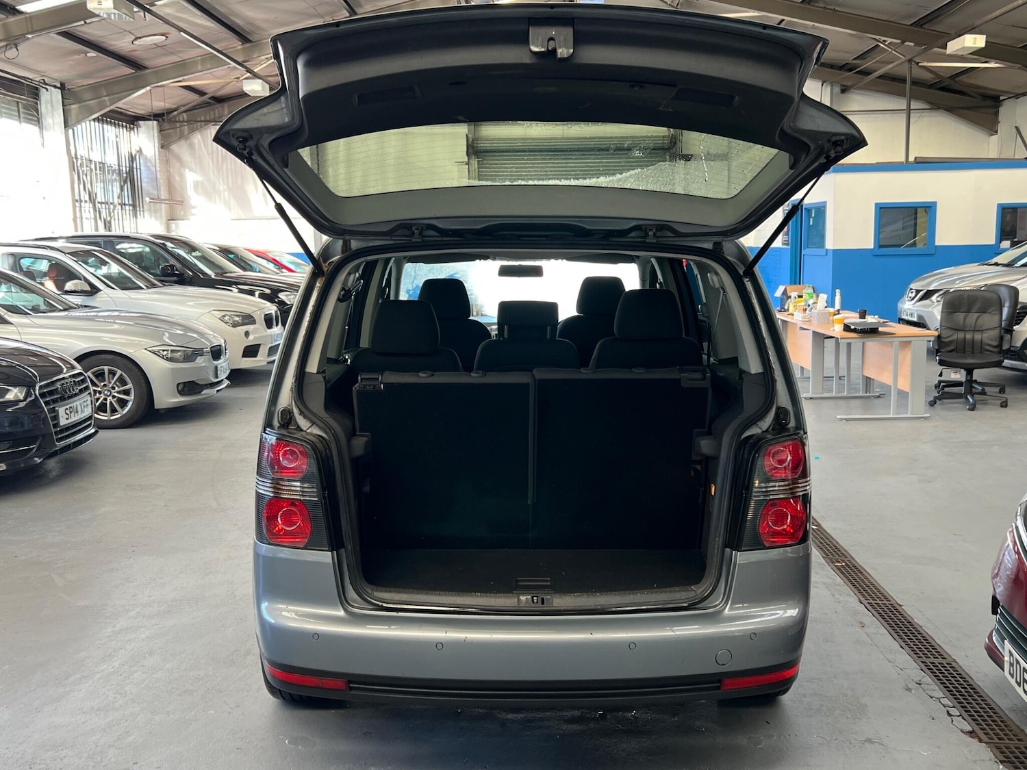 Used Volkswagen Touran 2010 for sale - 76620087: Photo 26