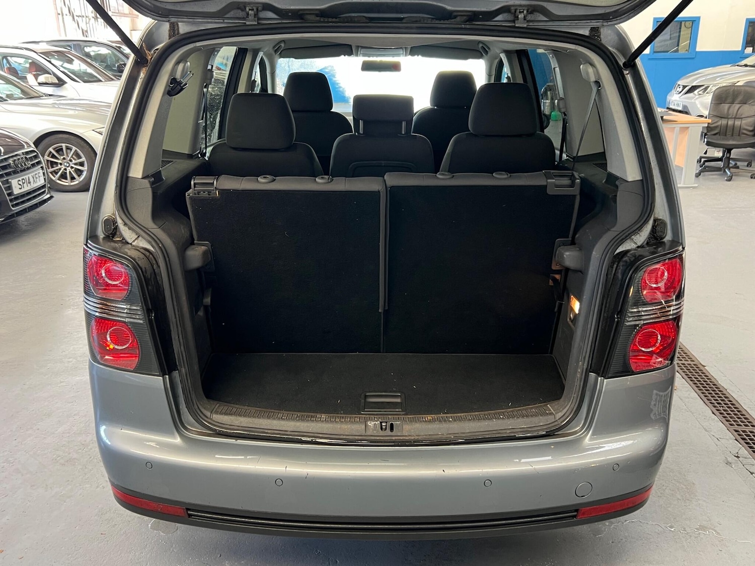 Used Volkswagen Touran 2010 for sale - 76620087: Photo 27