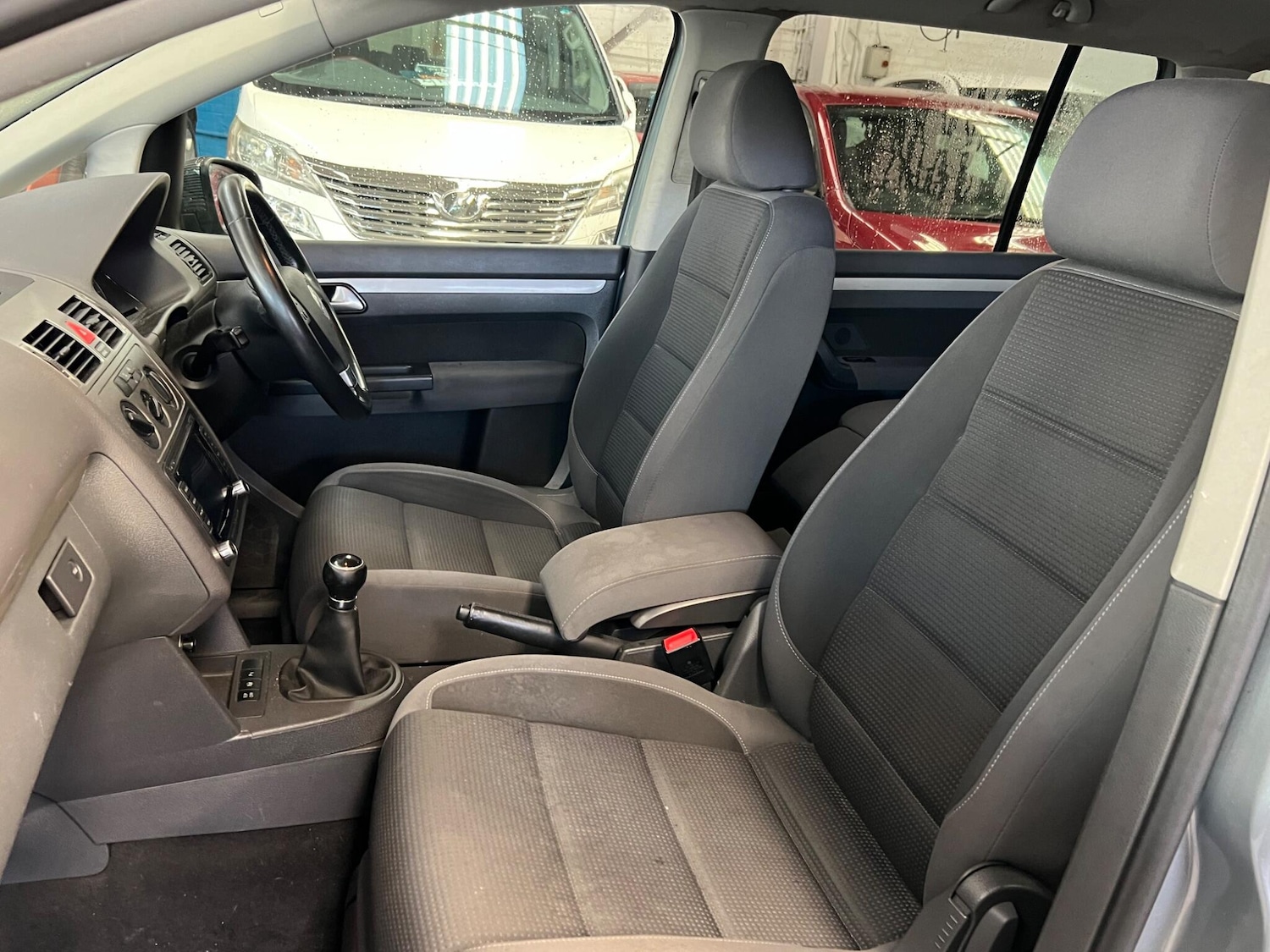 Used Volkswagen Touran 2010 for sale - 76620087: Photo 28