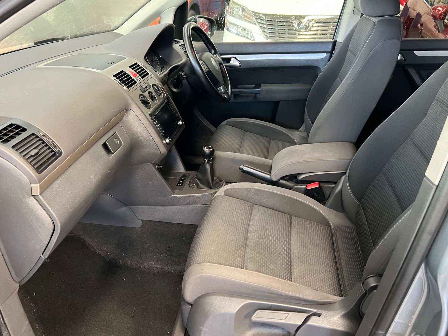 Used Volkswagen Touran 2010 for sale - 76620087: Photo 29