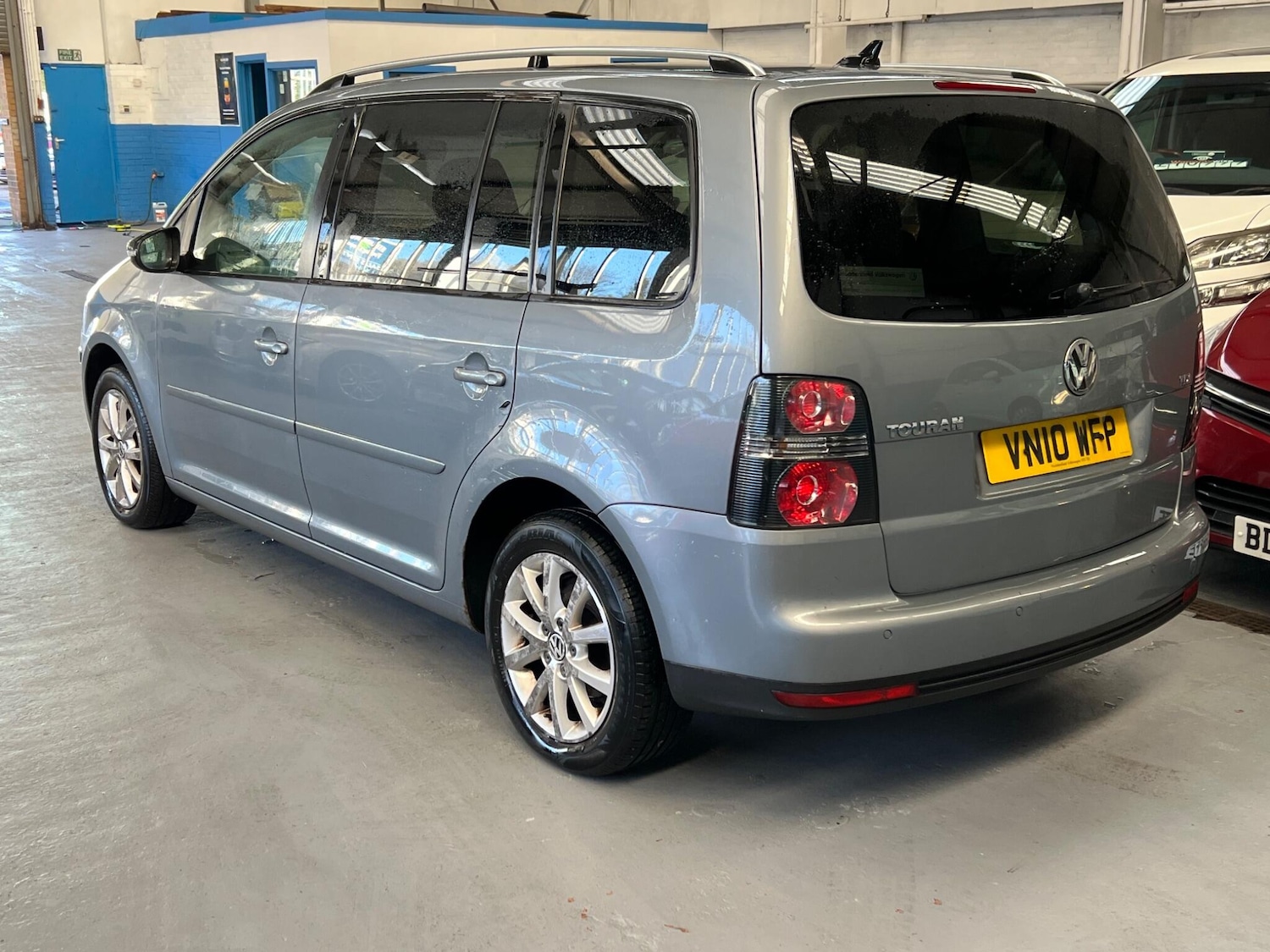 Used Volkswagen Touran 2010 for sale - 76620087: Photo 4