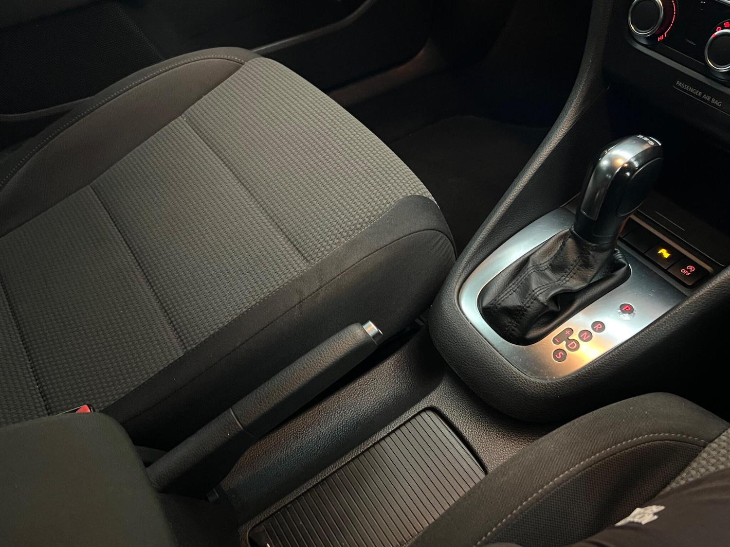 Used Volkswagen Golf 2012 for sale - 76572943: Photo 36