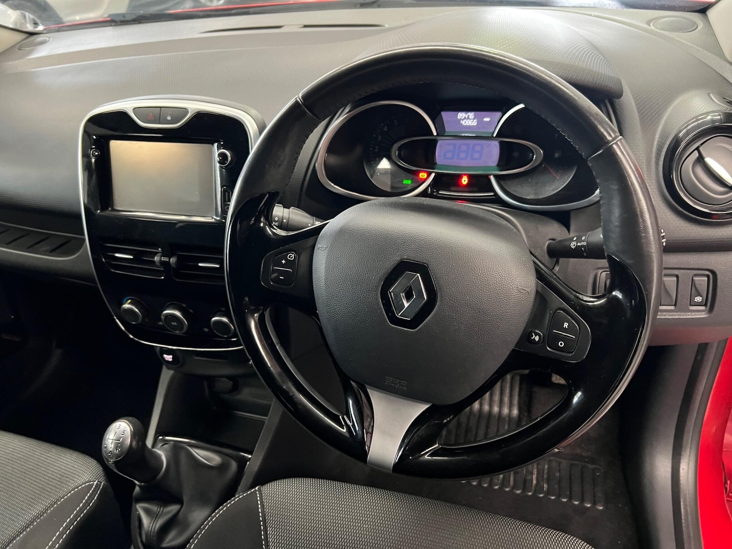 Used Renault Clio 2016 for sale - 76619691: Photo 25