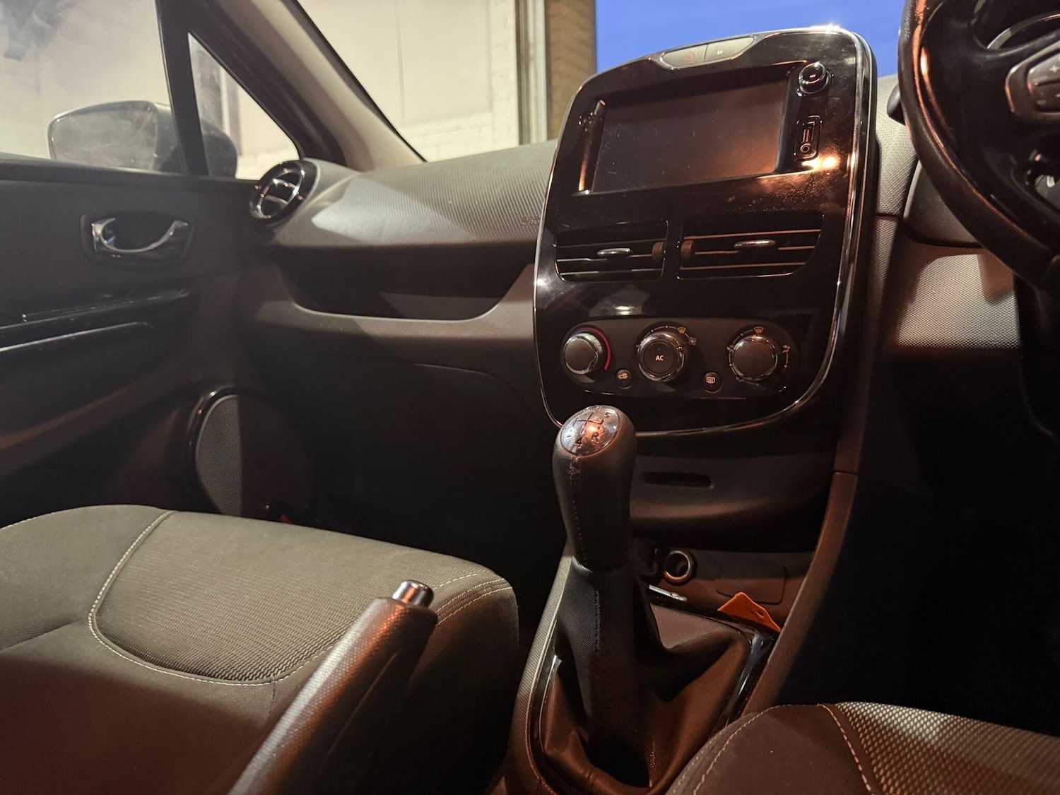 Used Renault Clio 2013 for sale - 77155334: Photo 14