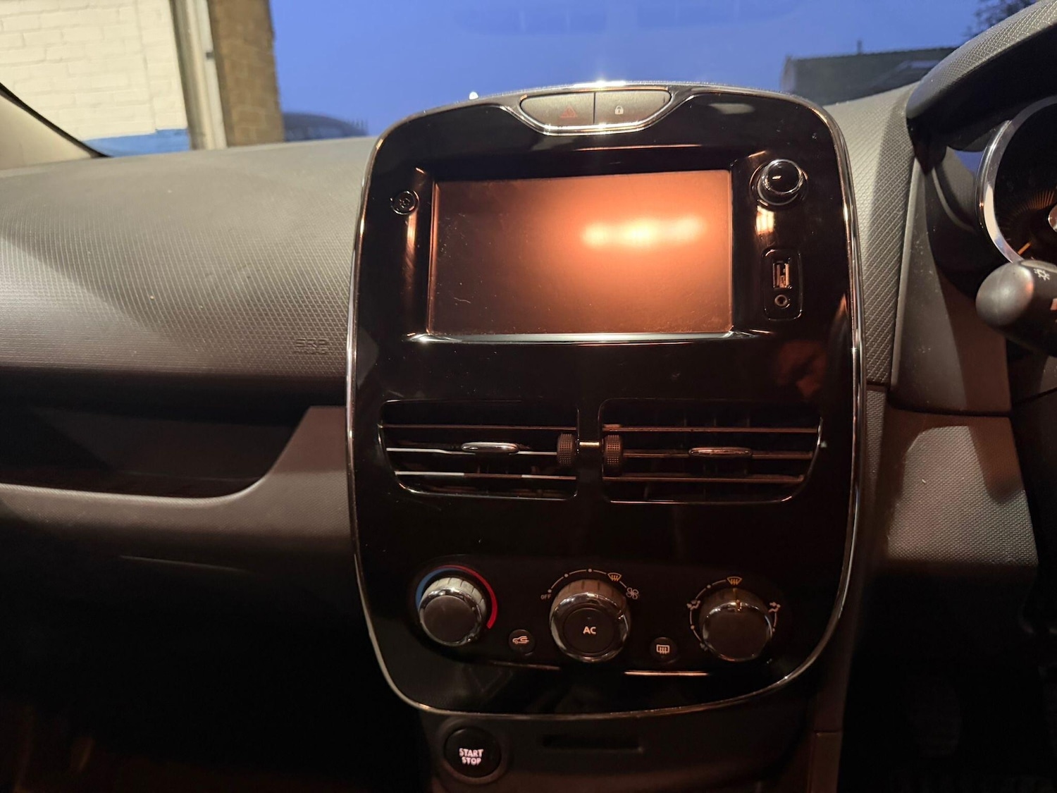 Used Renault Clio 2013 for sale - 77155334: Photo 15