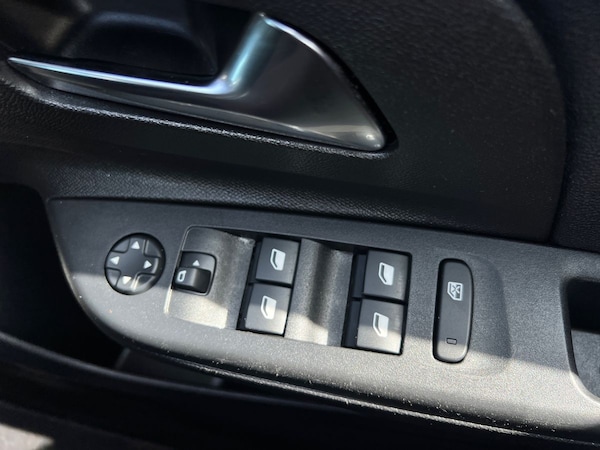 Used Vauxhall Corsa 2023 for sale - 76130660: Photo 17