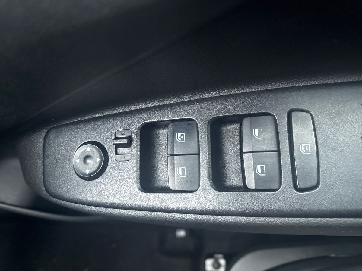 Used Hyundai i10 2023 for sale - 77893965: Photo 17