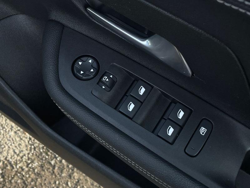 Used Vauxhall Mokka 2023 for sale - 77901153: Photo 17