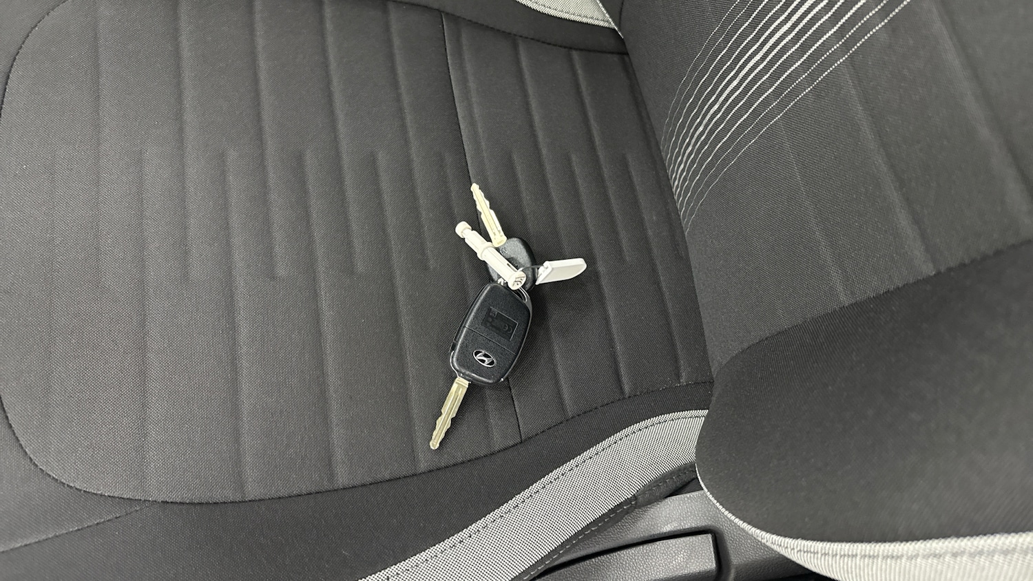 Used Hyundai i10 2022 for sale - 76918140: Photo 20