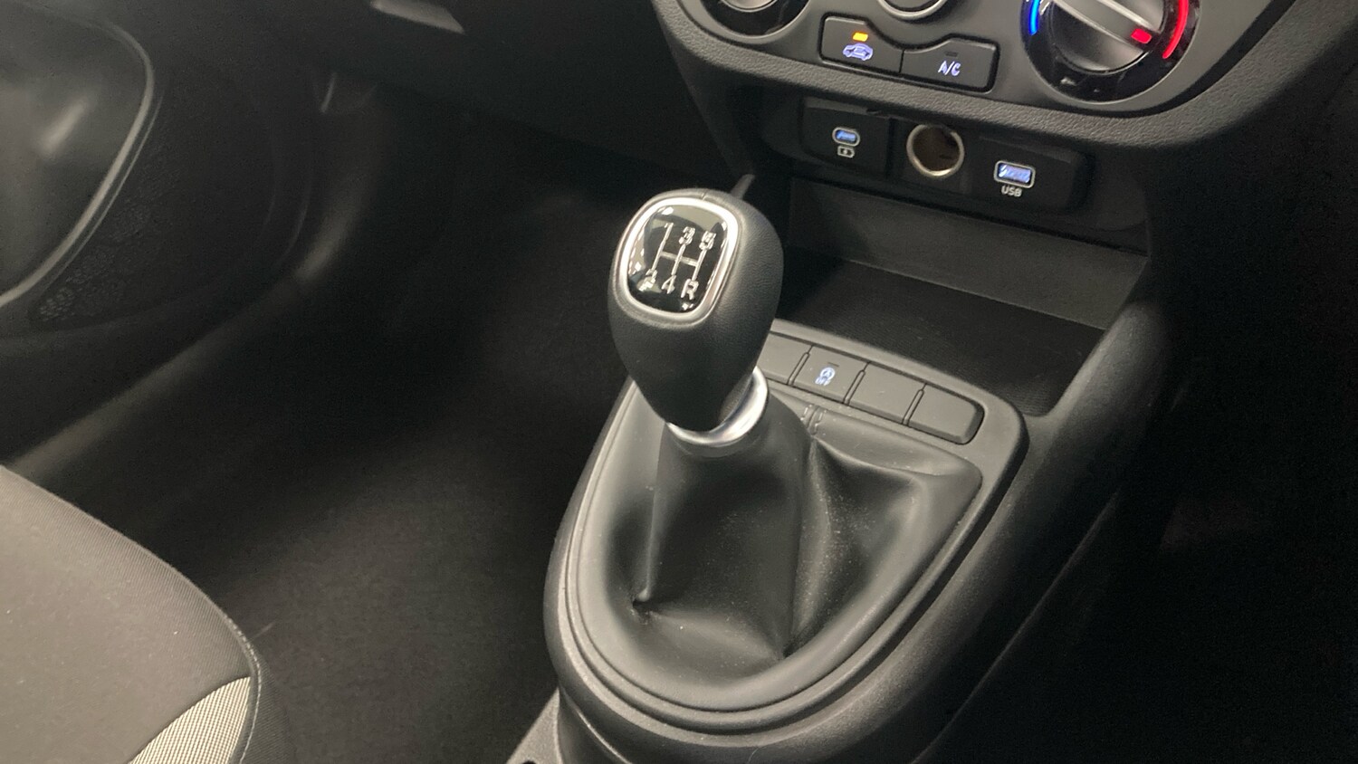 Used Hyundai i10 2023 for sale - 77871930: Photo 13