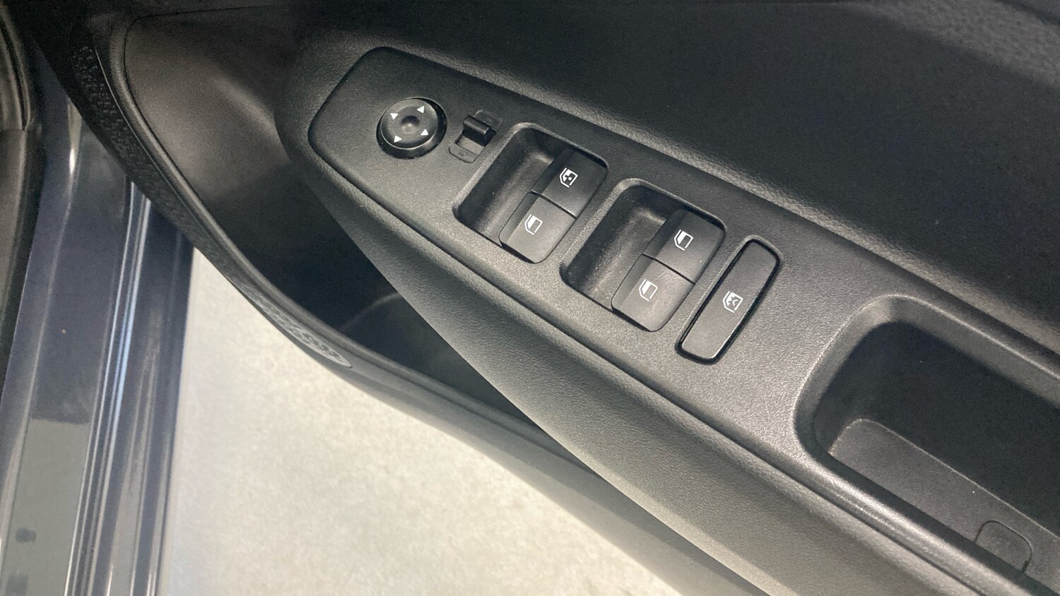 Used Hyundai i10 2023 for sale - 77871930: Photo 33