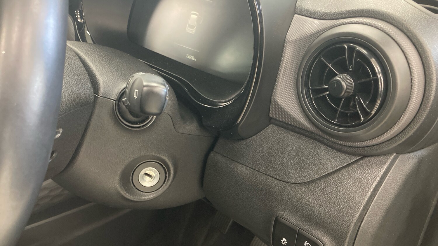 Used Hyundai i10 2023 for sale - 77871930: Photo 38