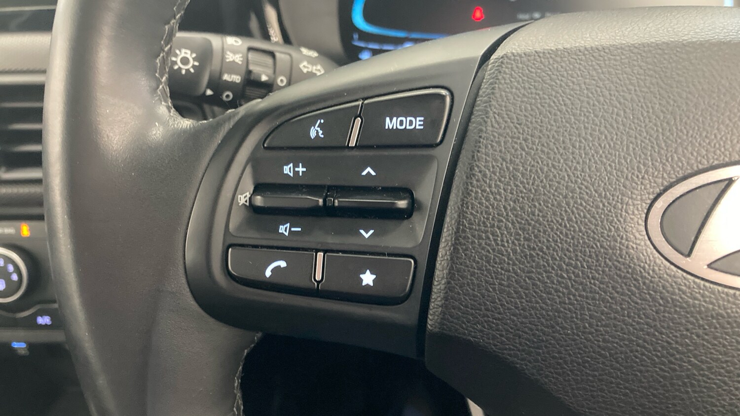 Used Hyundai i10 2023 for sale - 77871930: Photo 39