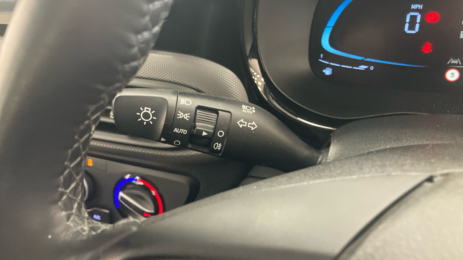 Used Hyundai i10 2023 for sale - 77871930: Photo 41