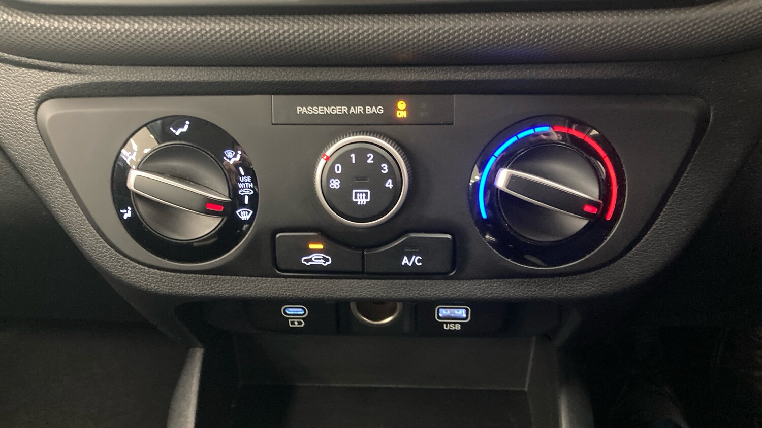 Used Hyundai i10 2023 for sale - 77871930: Photo 44