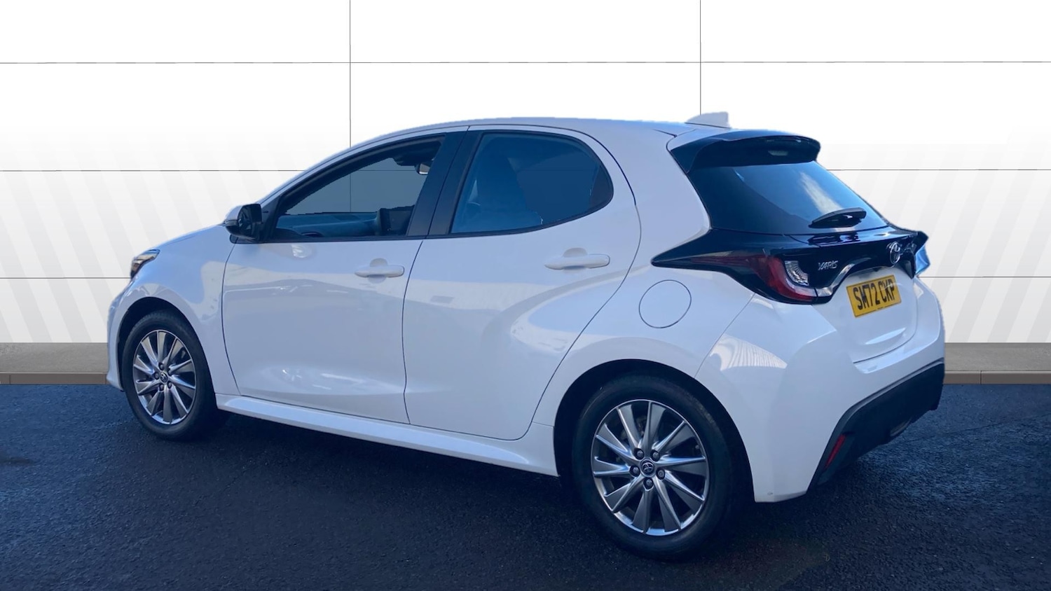 Used Toyota Yaris 2023 for sale - 76518456: Photo 2