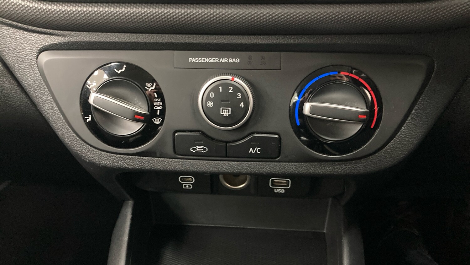 Used Hyundai i10 2024 for sale - 77590267: Photo 40