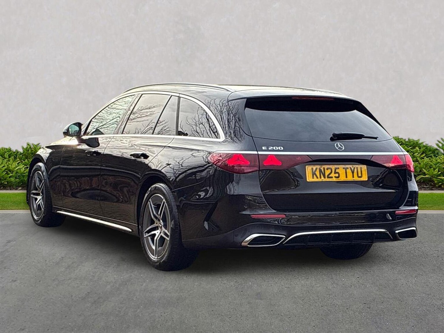 Used Mercedes-Benz E Class 2025 for sale - 76860091: Photo 2