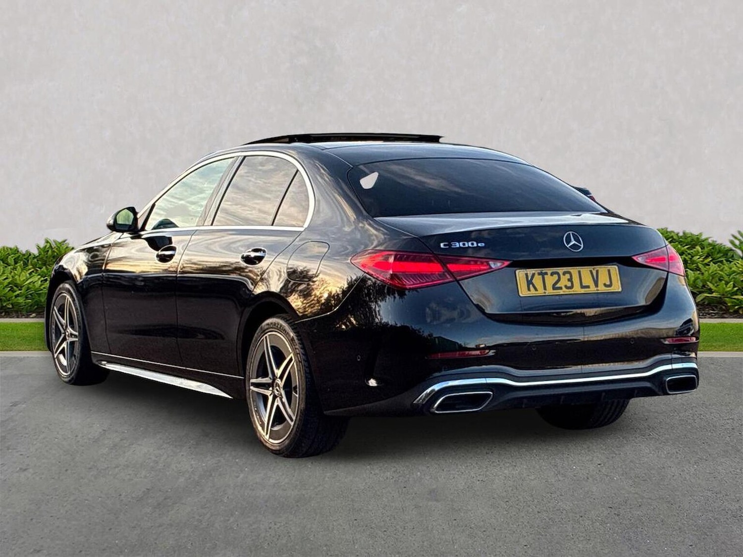 Used Mercedes-Benz C Class 2023 for sale - 76951152: Photo 2