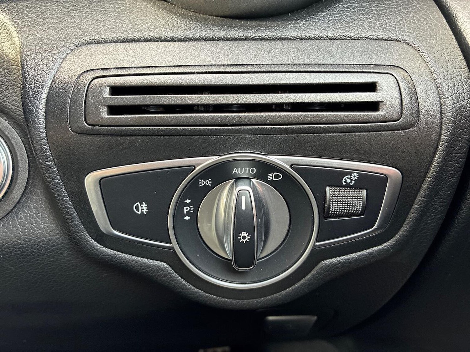 Used Mercedes-Benz GLC 2019 for sale - 76506128: Photo 23