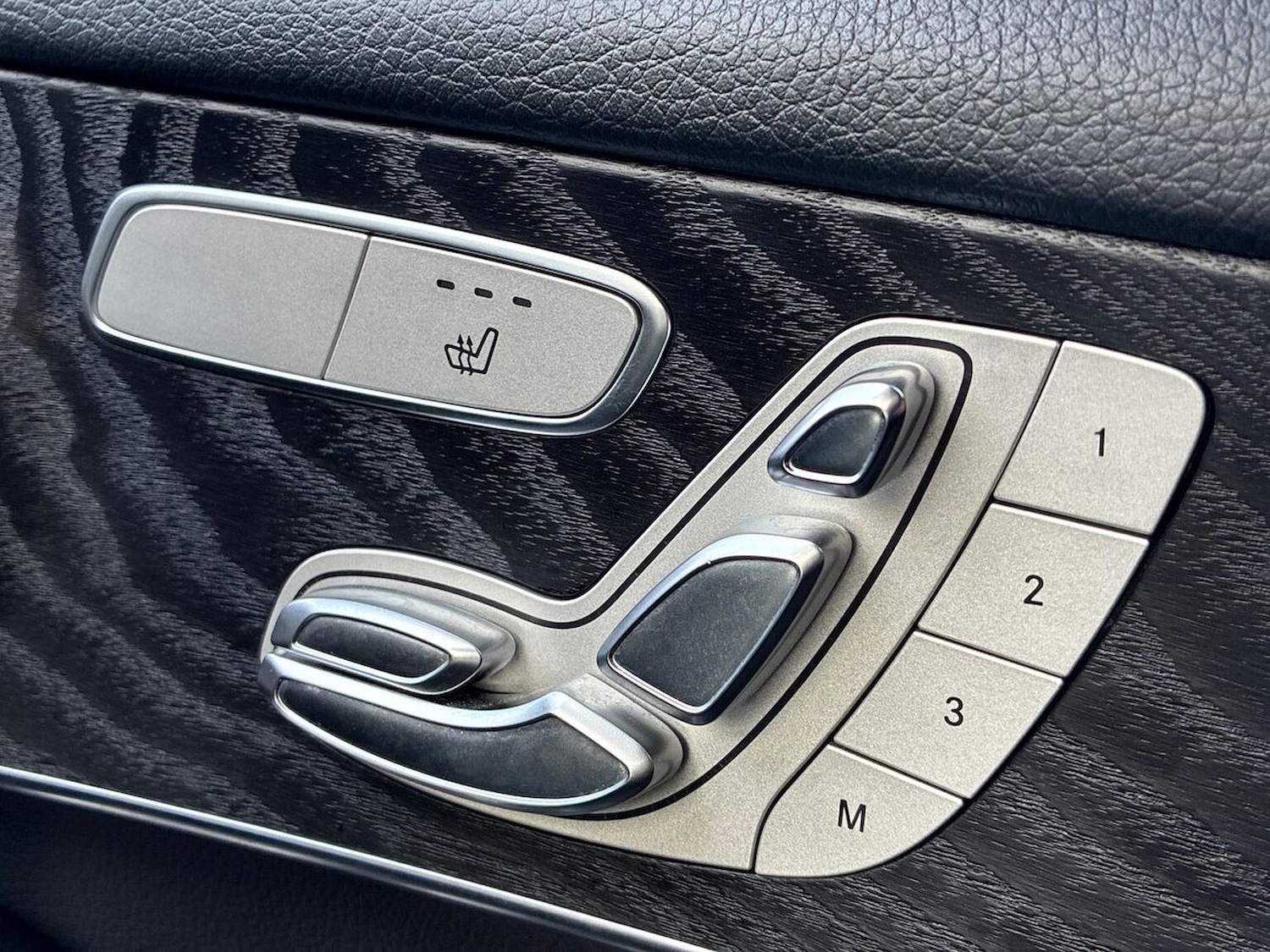 Used Mercedes-Benz GLC 2019 for sale - 76506128: Photo 31