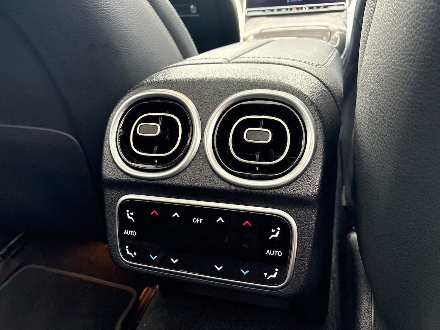 Used Mercedes-Benz C Class 2023 for sale - 76536602: Photo 2