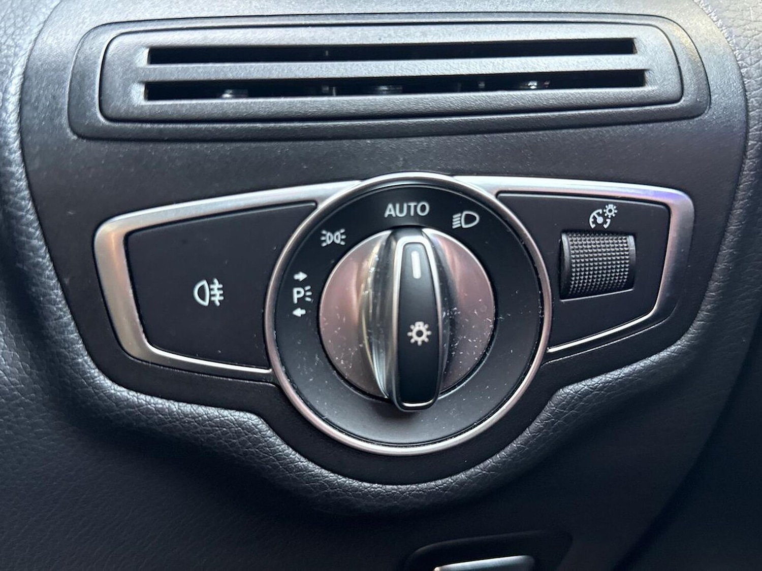 Used Mercedes-Benz GLC 2019 for sale - 76951153: Photo 23