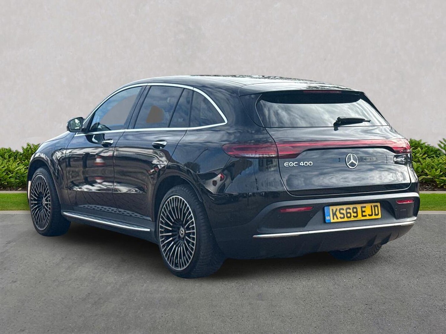Used Mercedes-Benz EQC 2019 for sale - 76342940: Photo 2