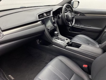 Used Honda Civic 2017 for sale - 76079750: Photo 3