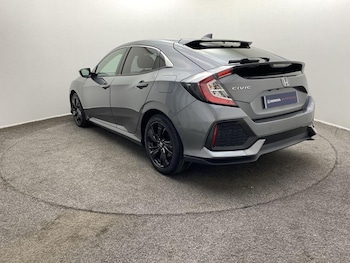 Used Honda Civic 2017 for sale - 76079750: Photo 4