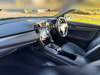 Used Honda Civic 2018 for sale - 76253074: Photo