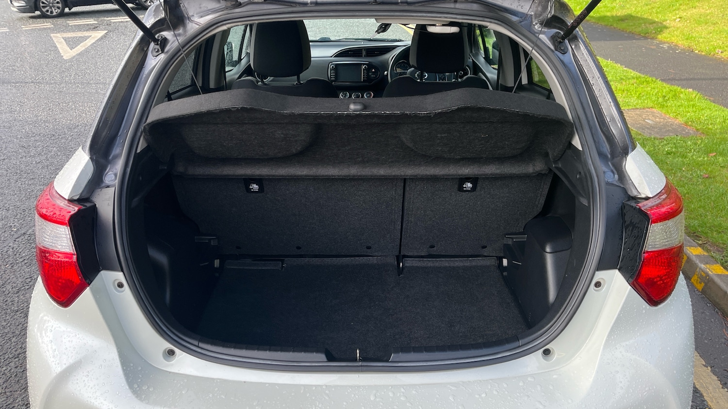 Used Toyota Yaris 2020 for sale - 76324454: Photo 4