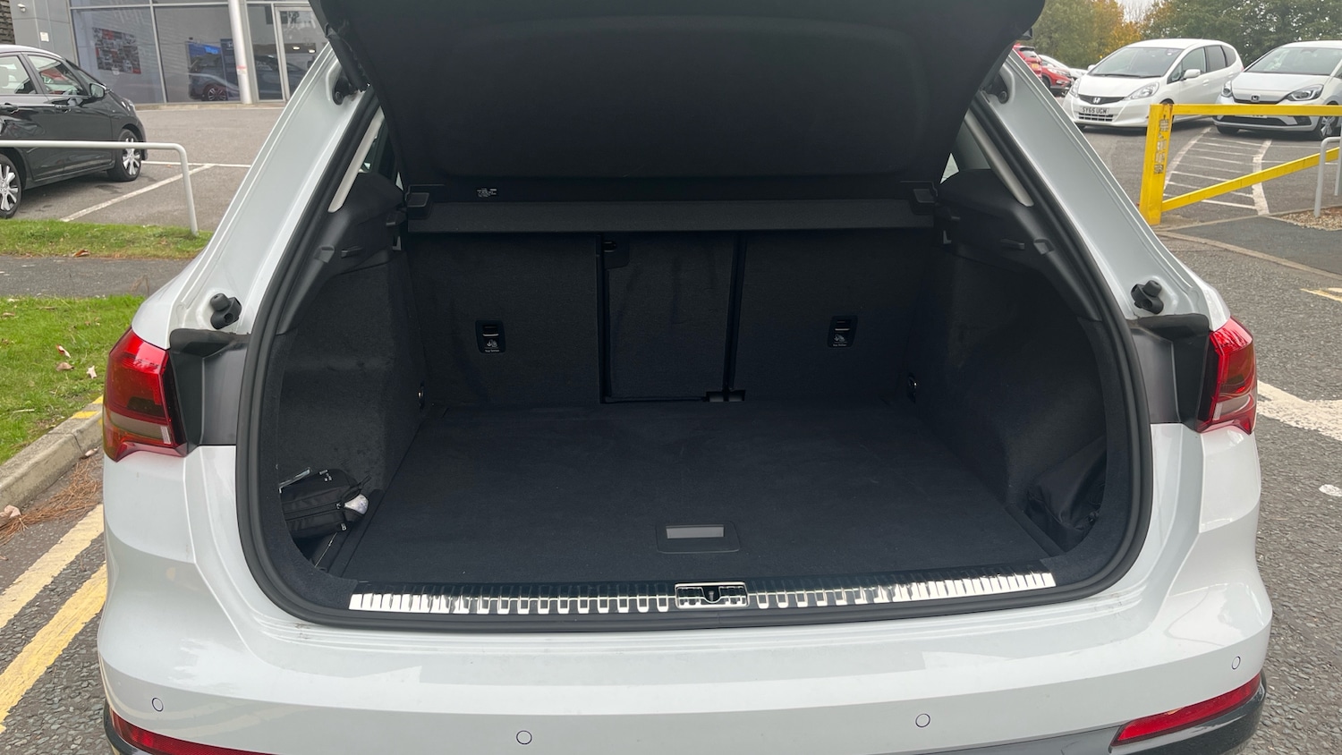 Used Audi Q3 2023 for sale - 76374604: Photo 4