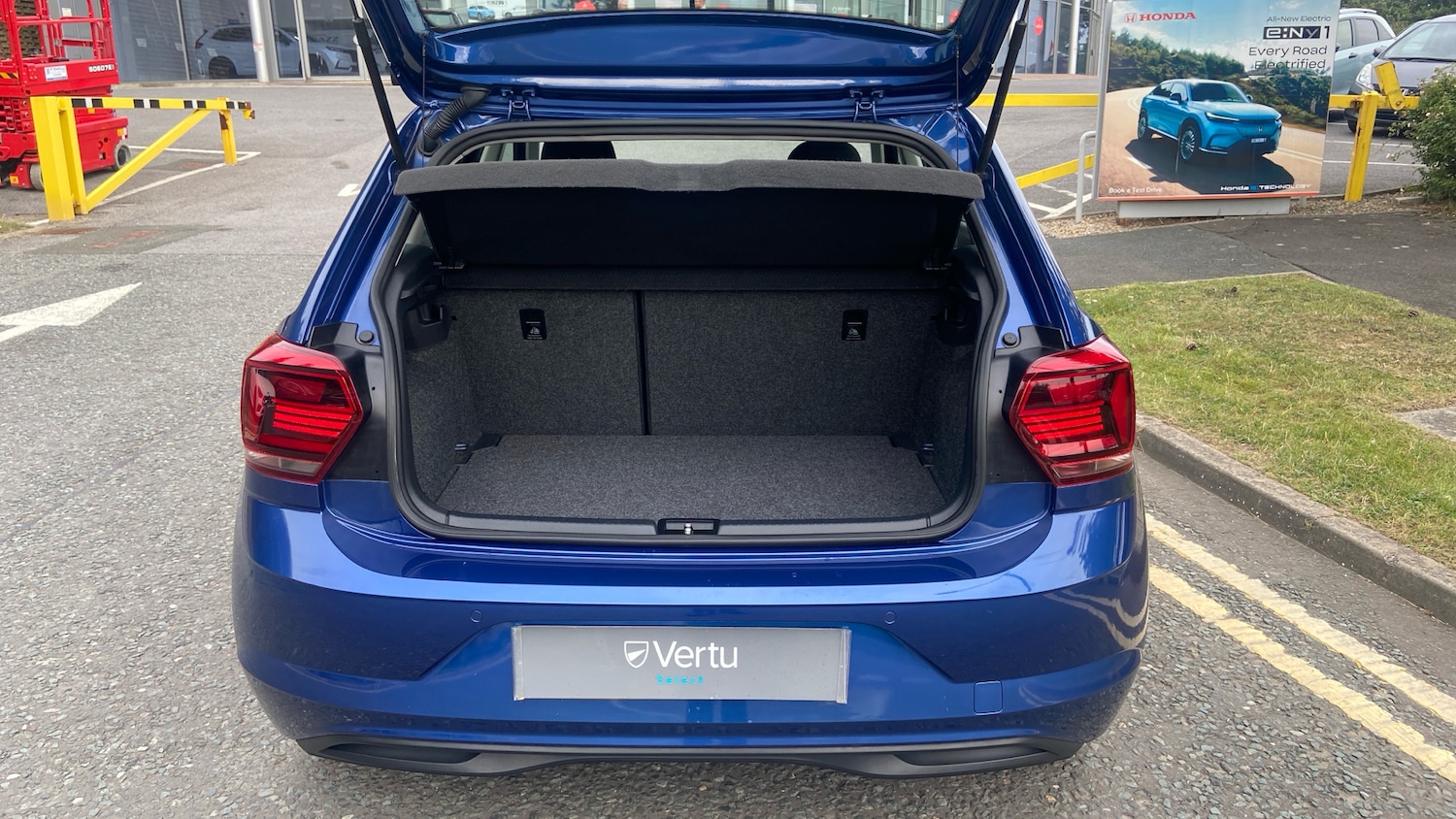 Used Volkswagen Polo 2019 for sale - 76957373: Photo 4