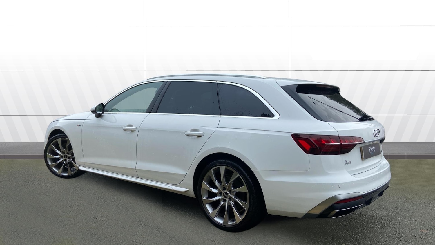 Used Audi A4 2023 for sale - 77363905: Photo 2