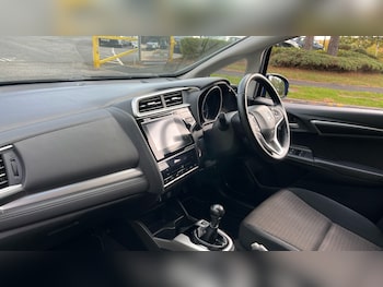Used Honda Jazz 2018 for sale - 76253075: Photo 2