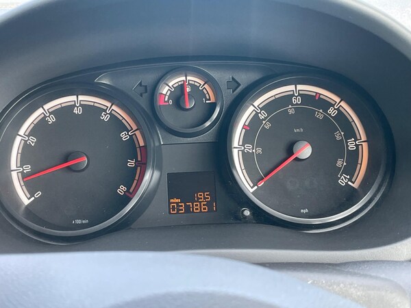 Used Vauxhall Corsa 2014 for sale - 76060328: Photo 3