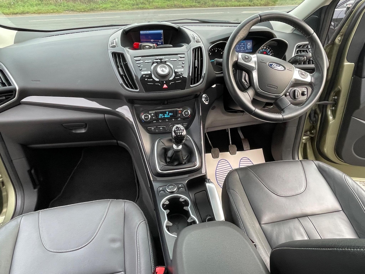 Used Ford Kuga 2014 for sale - 76701640: Photo 2