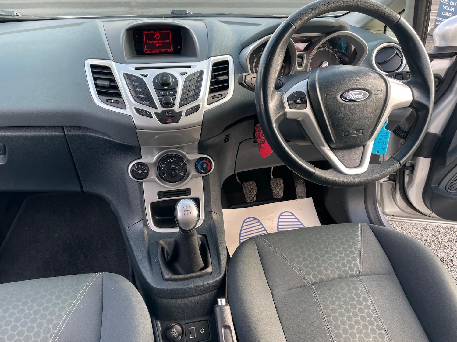 Used Ford Fiesta 2011 for sale - 76742356: Photo 2