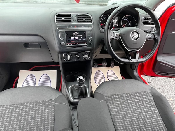 Used Volkswagen Polo 2015 for sale - 76158824: Photo 2