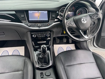 Used Vauxhall Astra 2017 for sale - 76137946: Photo 2