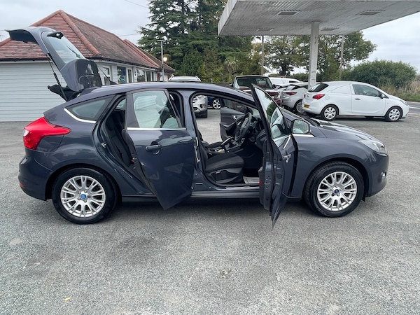 Used Ford Focus 2011 for sale - 76214033: Photo 17