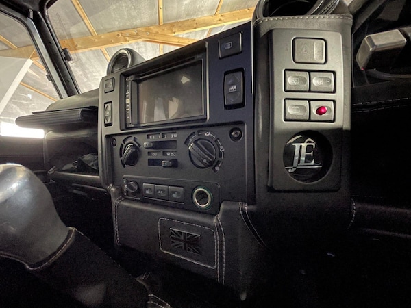 Used Land Rover Defender 2009 for sale - 76206170: Photo 22